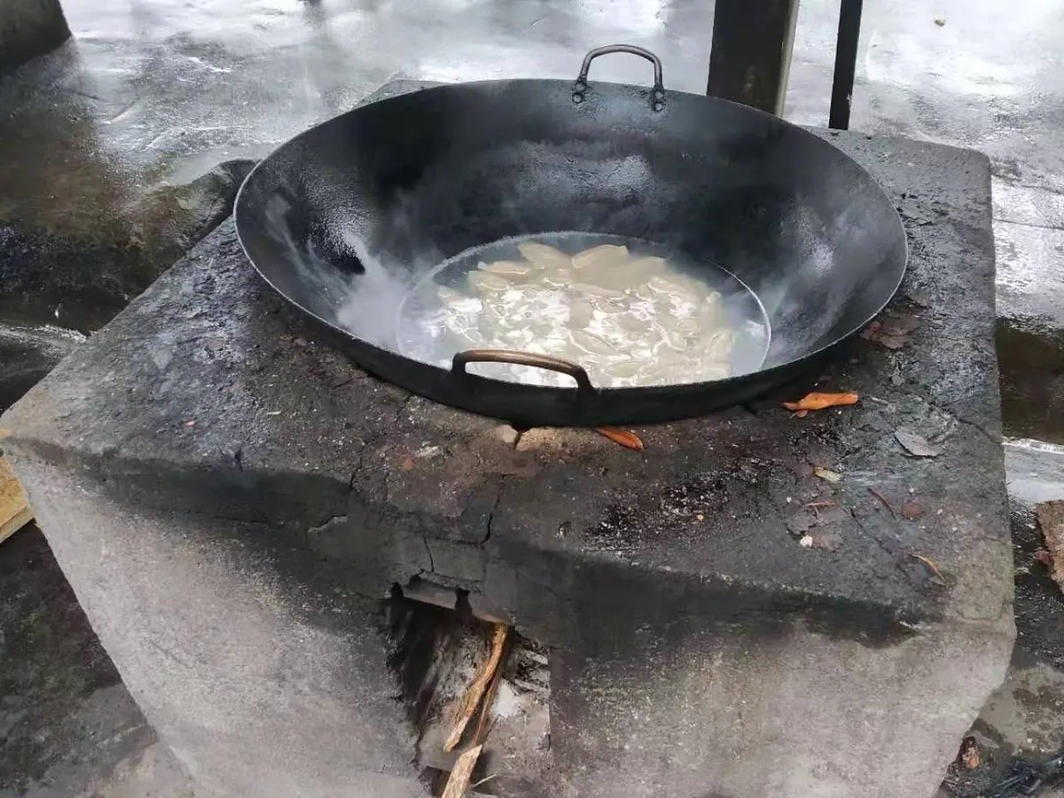 Kawa (large wok) + LPG burner