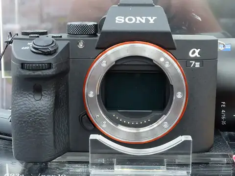 Sony A7 III + 28–70 kit