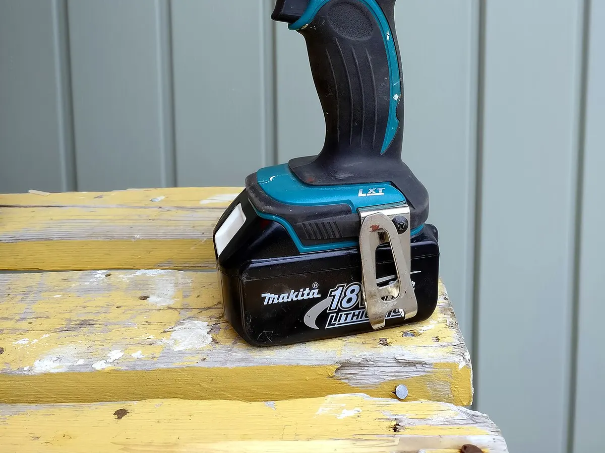 Makita 18V cordless drill + 2 batteries