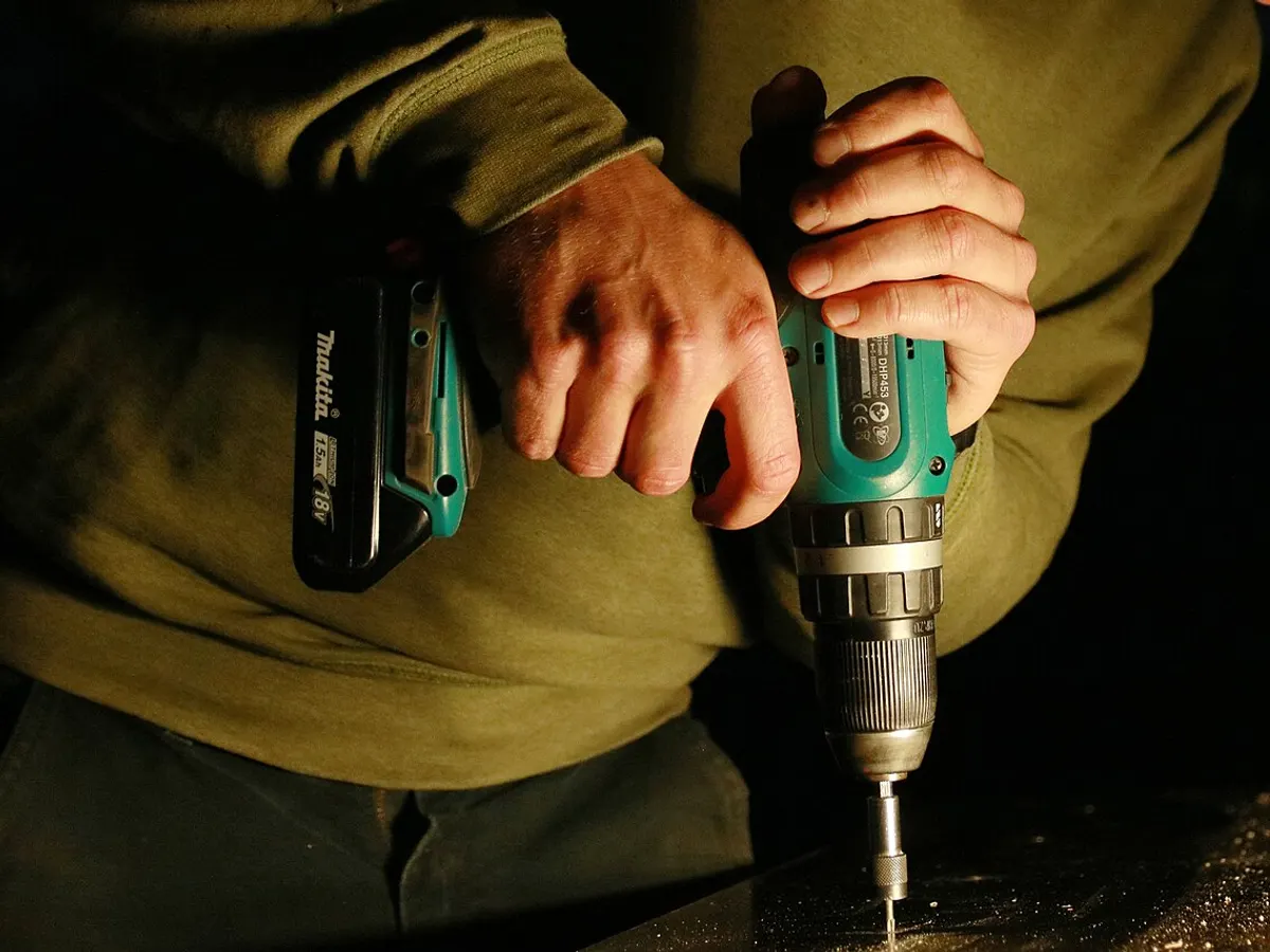 Makita 18V cordless drill + 2 batteries, photo 3