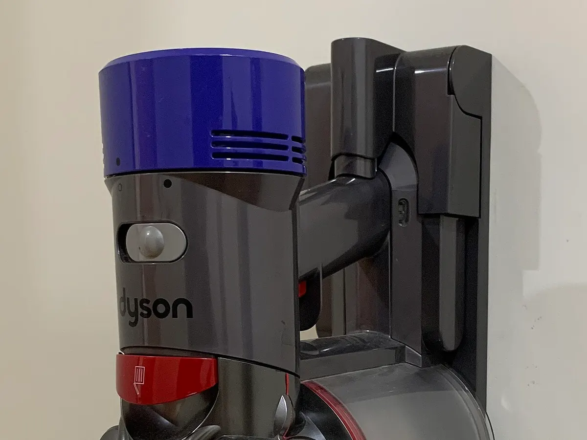 Dyson V8 cordless vacuum, photo 2