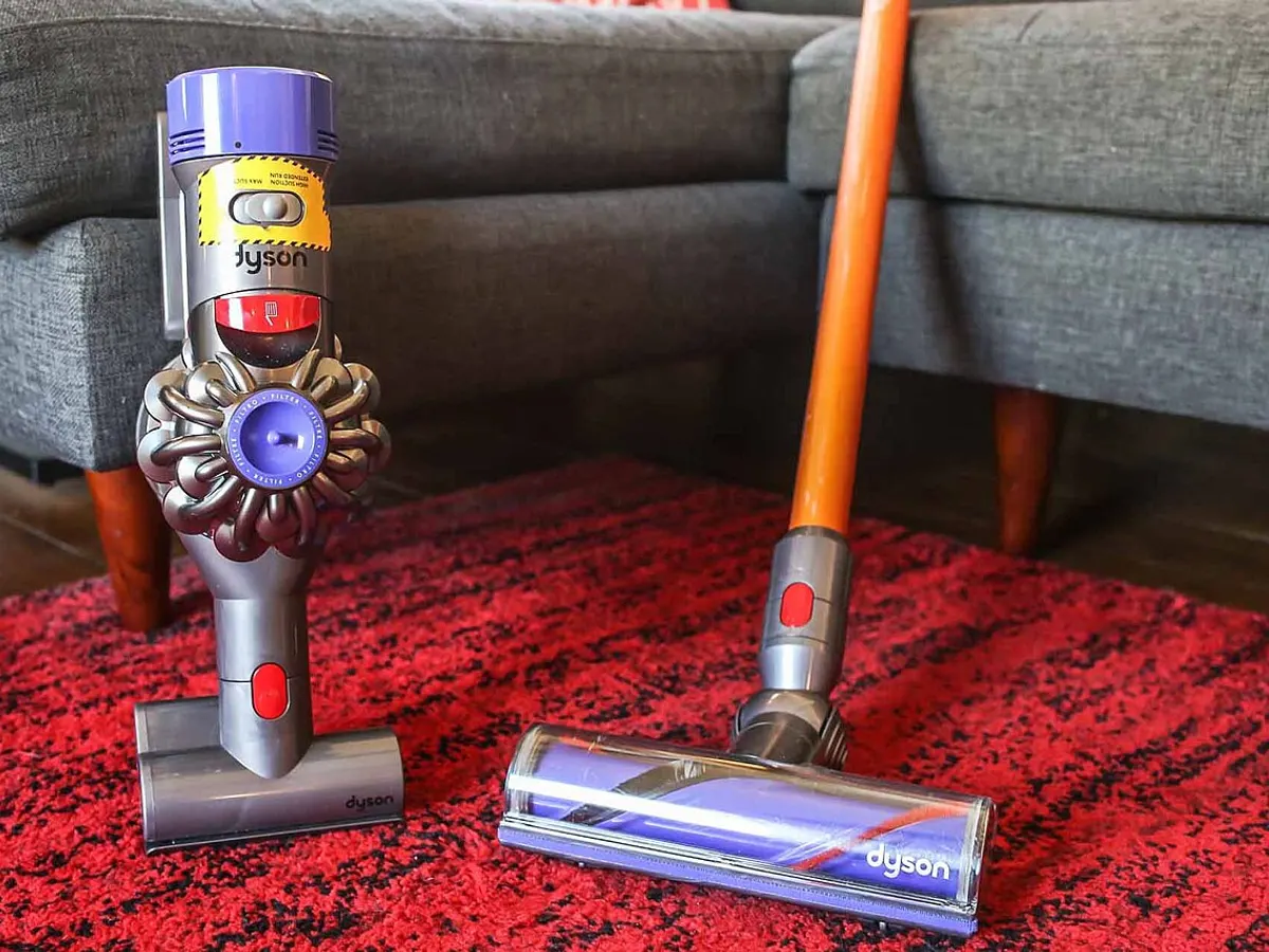 Dyson V8 cordless vacuum, photo 3