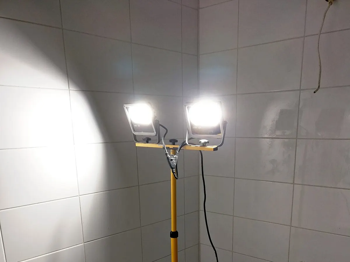 Tripod + 2 LED panel lights kit