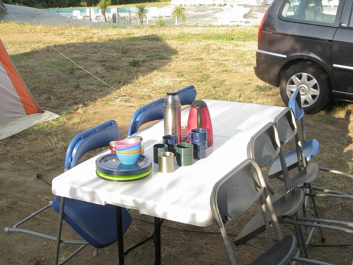 Folding camping table + 4 chairs