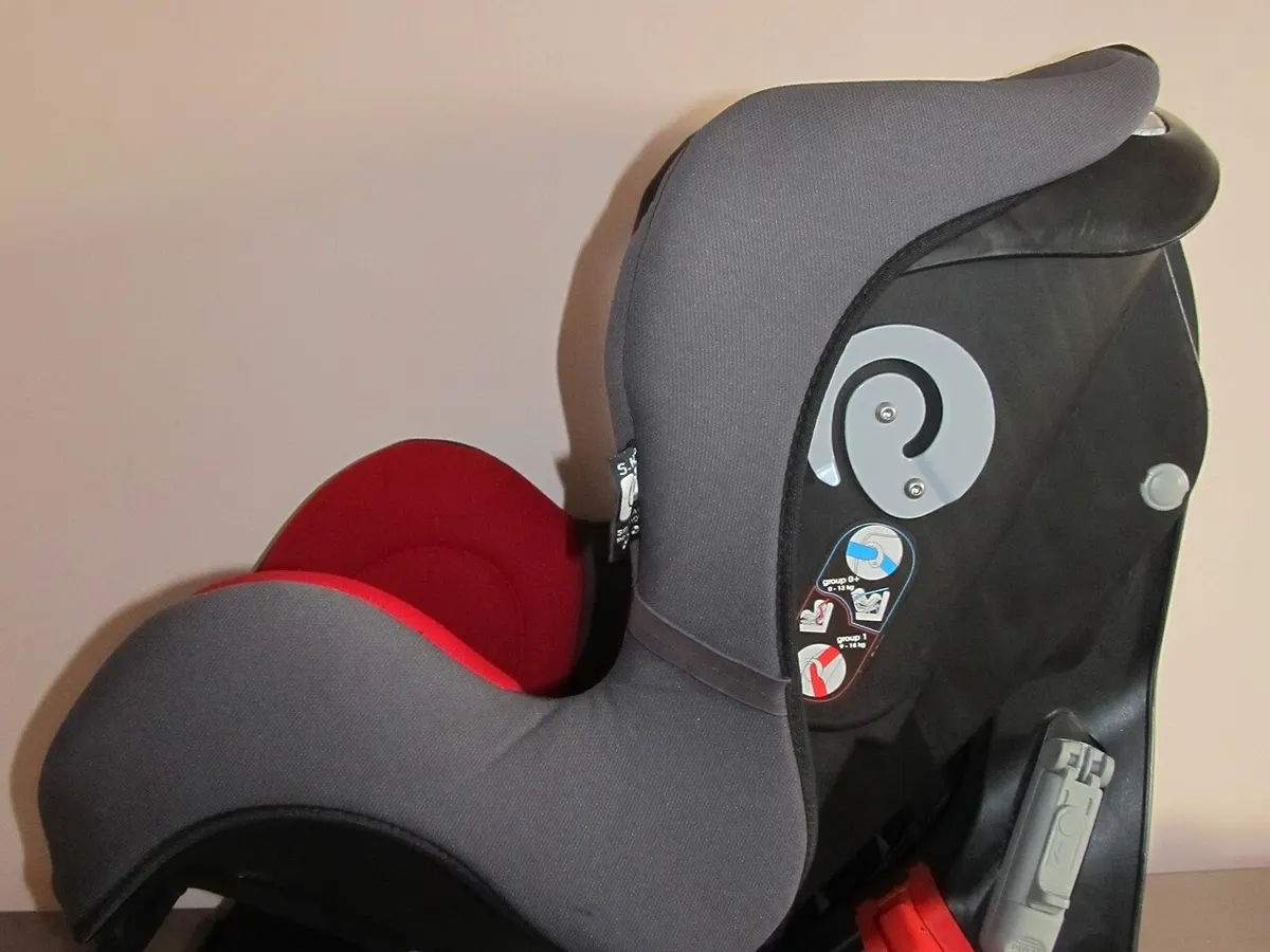 Child car seat (0–4 y)